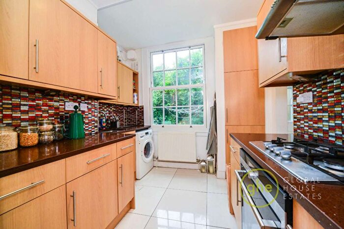2 Bedroom Flat To Rent In Burns Road, Battersea, London, SW11