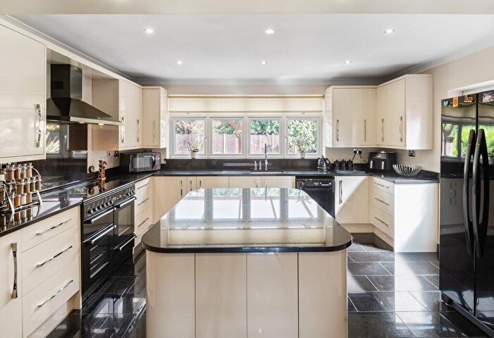 4 Bedroom Detached House For Sale In Athole Gardens, Enfield, Greater London, EN1