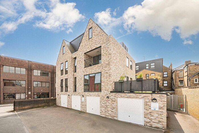 2 Bedroom Flat For Sale In High Street, Walton On Thames, KT12