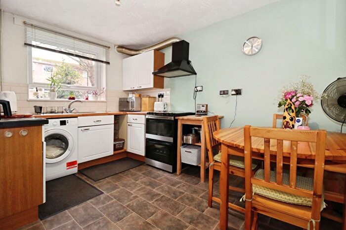 3 Bedroom Terraced House For Sale In Shaw Close, Bristol, BS5