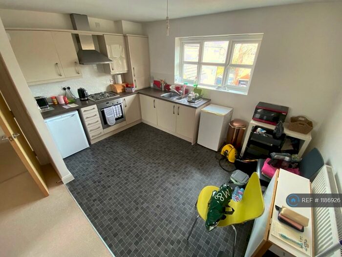 2 Bedroom Flat To Rent In Tai Maes, Mold, CH7