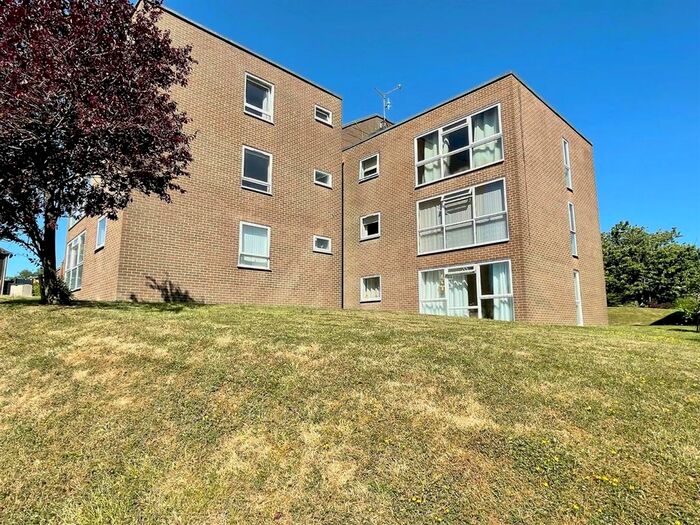 2 Bedroom Flat To Rent In Kestrel Court, Alton, GU34