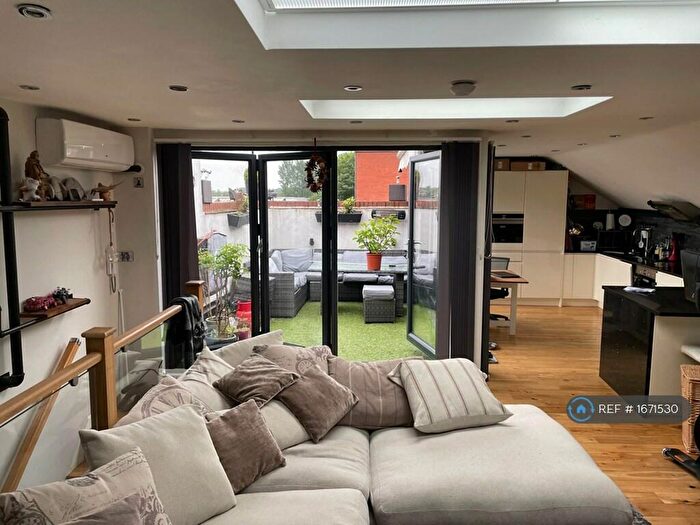 2 Bedroom Penthouse To Rent In Birmingham, Birmingham, B18