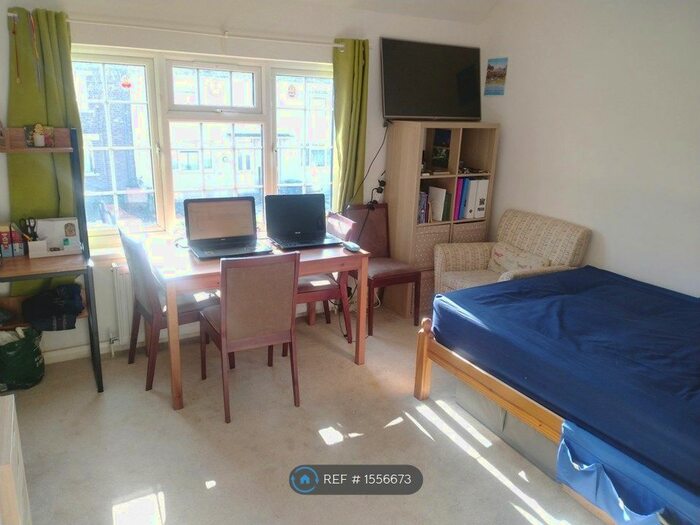 2 Bedroom Terraced House To Rent In London, London, E17