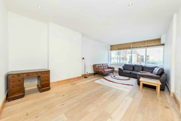 1 Bedroom Flat To Rent In Cavendish Road, Balham, SW12