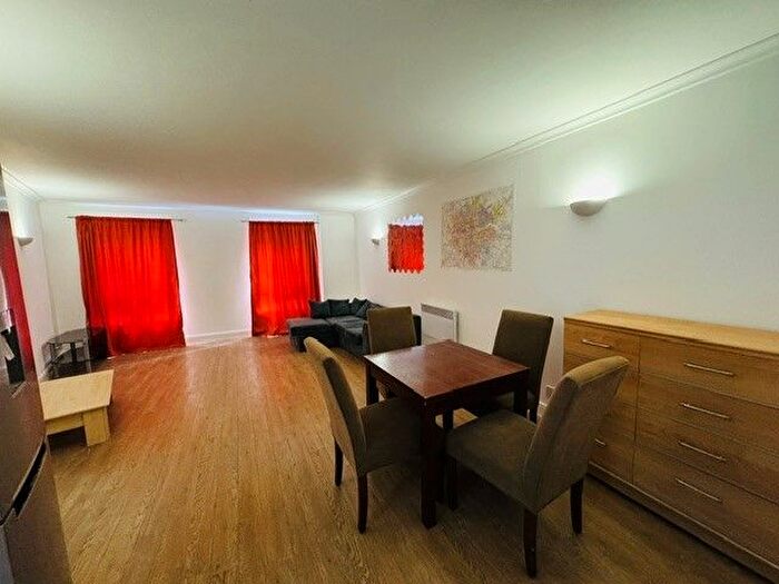 3 Bedroom Flat To Rent In Cornell Building, Coke Street, London, E1