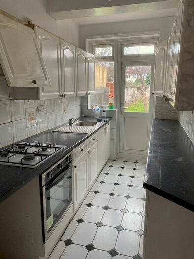 3 Bedroom Semi-Detached House To Rent In Brockenhurst Gardens, Ilford, IG1