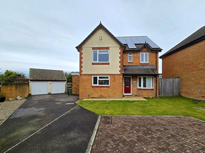 4 Bedroom Detached House For Sale In Cromwell Close, Torrington, EX38