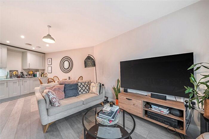 2 Bedroom Flat For Sale In Bridge Street, Walton-On-Thames, KT12