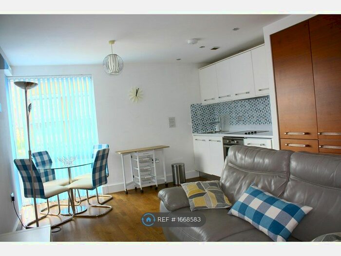 1 Bedroom Flat To Rent In Falcon Drive, Cardiff, CF10