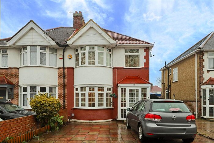 3 Bedroom Semi Detached House For Sale In Cranborne Waye, Hayes, UB4