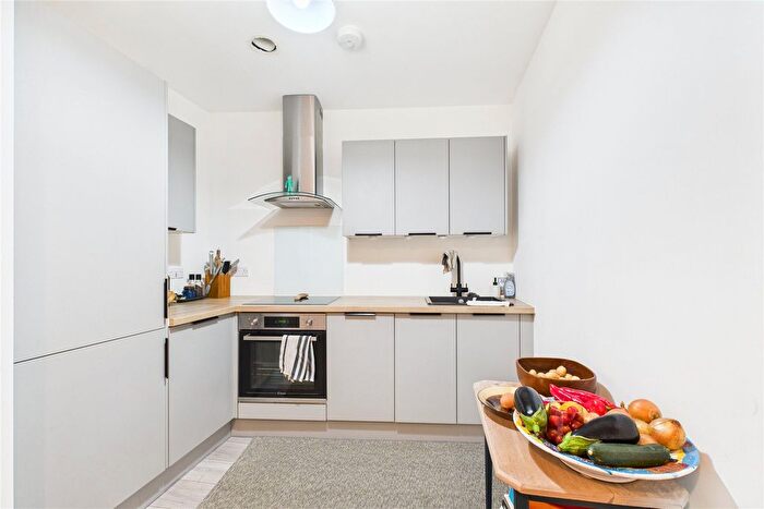 1 Bedroom Flat To Rent In High Street, Maidenhead, Berkshire, SL6