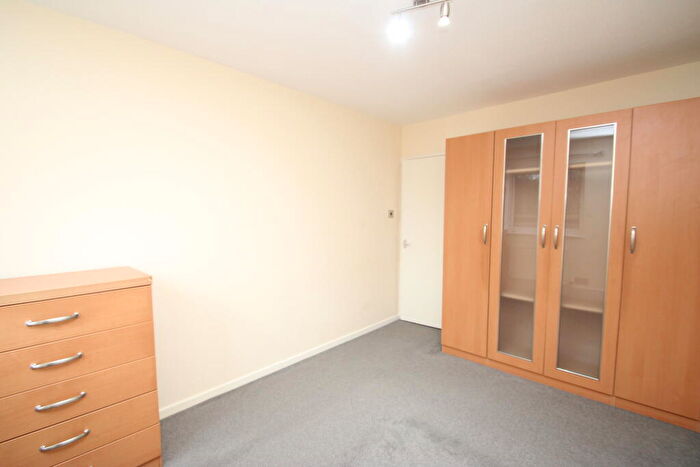 2 Bedroom Flat To Rent In Parrs Close, South Croydon, CR2