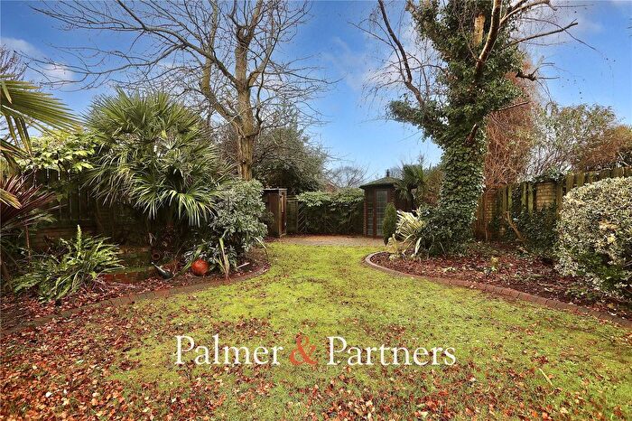2 Bedroom Bungalow For Sale In Woodlands, Chelmondiston, Ipswich, Suffolk, IP9