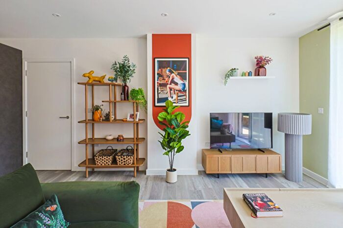 1 Bedroom Flat For Sale In The Fairway, Harrow, HA0