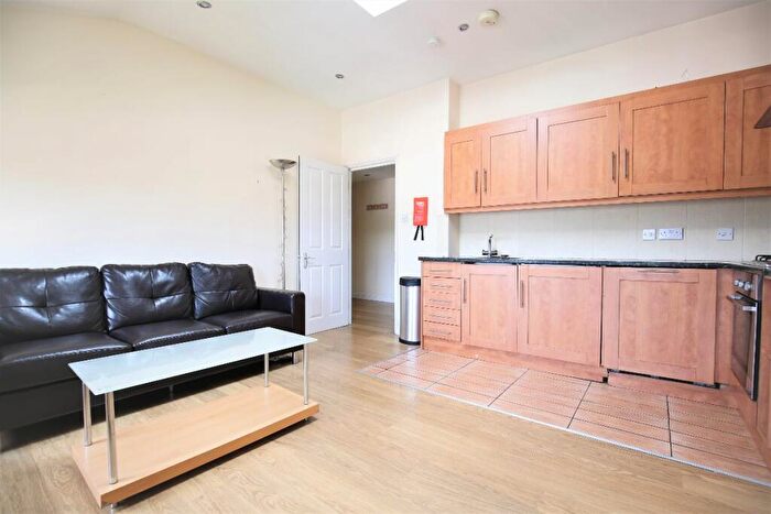3 Bedroom Apartment To Rent In Fortess Road, London, NW5