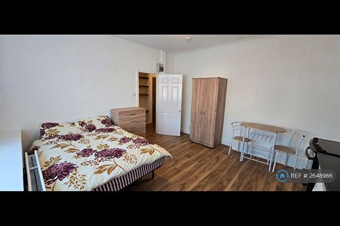 Studio To Rent In Green Lanes, London, N13