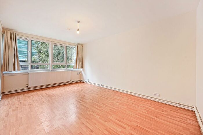3 Bedroom Flat To Rent In Waynflete Square, London, W10