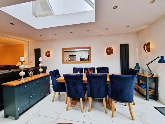 5 Bedroom Semi-Detached House To Rent In Blackfen Road, Sidcup, DA15
