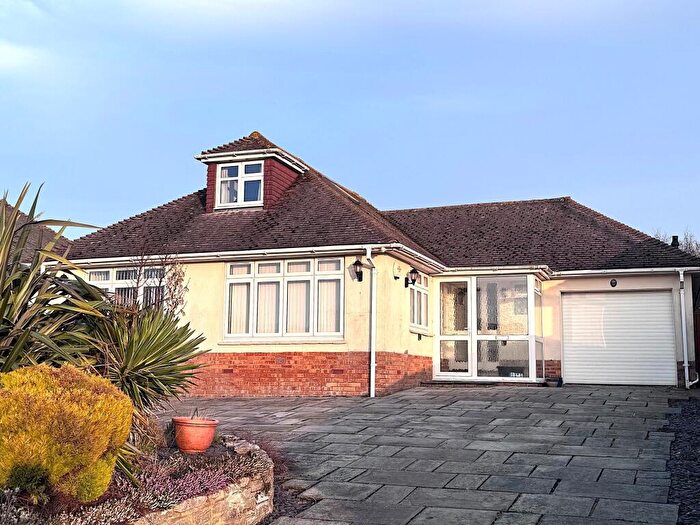 4 Bedroom Bungalow For Sale In Farm Lane South Barton On Sea, BH25