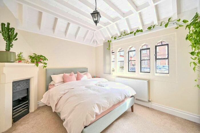 2 Bedroom Flat To Rent In Hatch Lane, Windsor, SL4