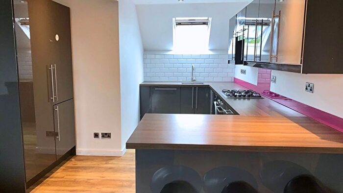 3 Bedroom Flat To Rent In Osborne Road, Jesmond, Newcastle Upon Tyne, NE2