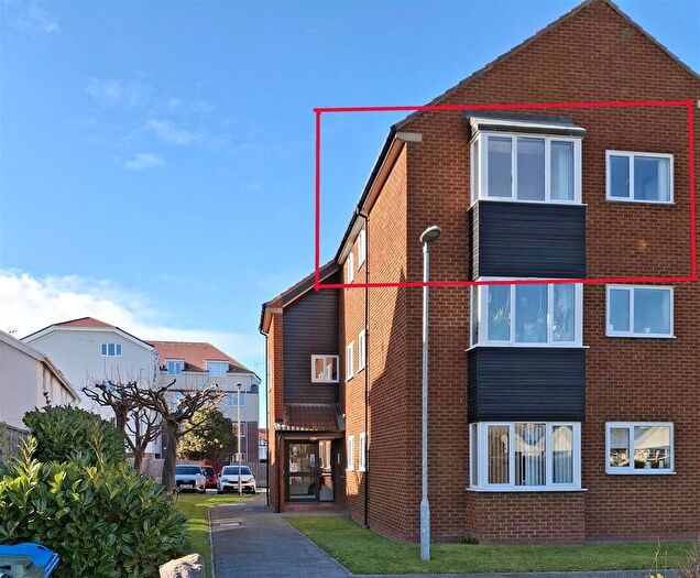 2 Bedroom Flat To Rent In Trillo Avenue, Rhos On Sea, Colwyn Bay, LL28