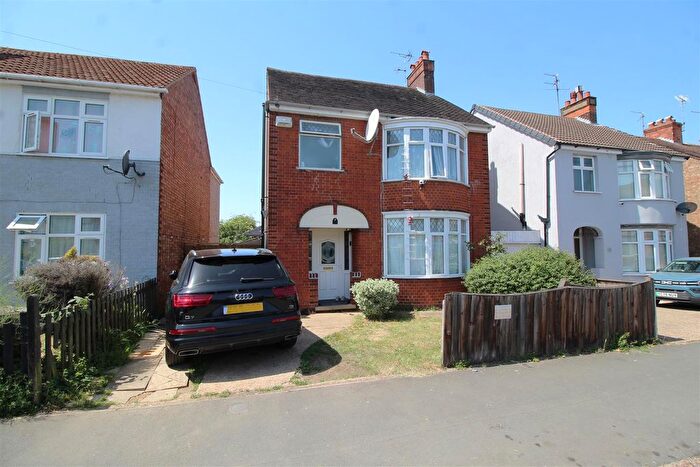3 Bedroom Detached House For Sale In Northfield Road, Peterborough, PE1