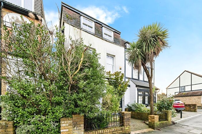 4 Bedroom Semi Detached House For Sale In Fullers Road, South Woodford, London, E18
