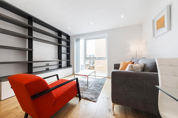 Flat To Rent In Grove Park, Colindale, NW9