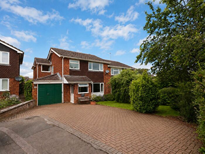 4 Bedroom Semi-Detached House For Sale In Hawthorne Way, Wing, LU7