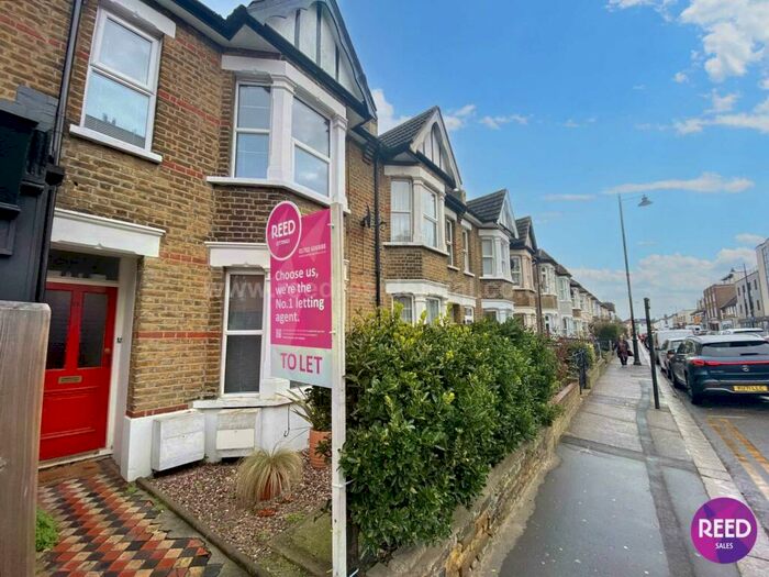 1 Bedroom Apartment To Rent In Rectory Grove, Leigh On Sea, SS9