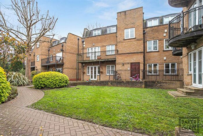 2 Bedroom Flat For Sale In Fontaine Court, High Street, London, N14