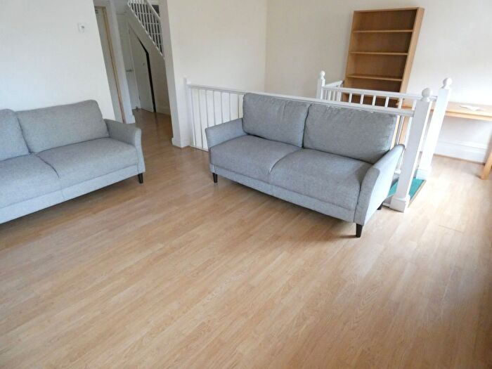 3 Bedroom Flat To Rent In Leytonstone High Road, Leytonstone, E11