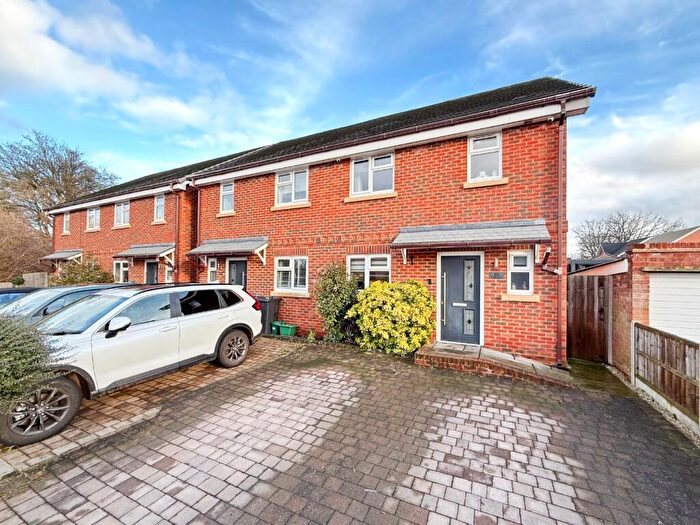 3 Bedroom Semi Detached House For Sale In River Road, Yateley, GU46