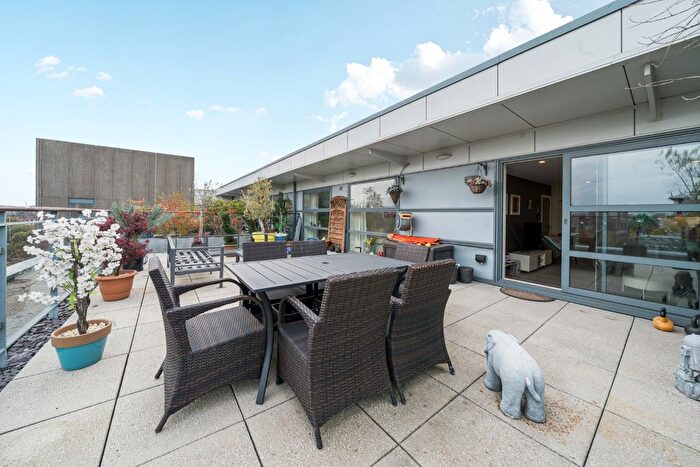 2 Bedroom Flat For Sale In Wandsworth Road, Lambeth, London, SW8