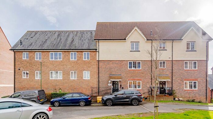 2 Bedroom Flat For Sale In Codmore Hill, Pulborough, RH20