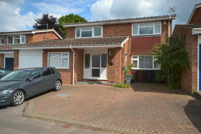 4 Bedroom Property To Rent In Tuffnells Way, Harpenden, AL5