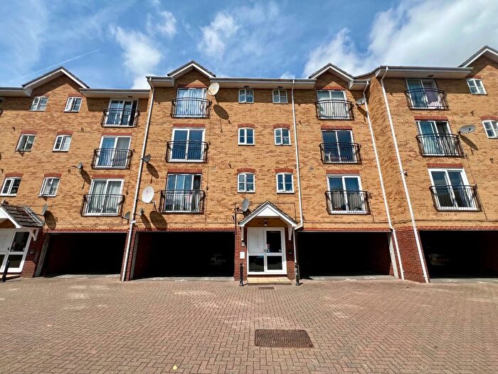 2 Bedroom Flat To Rent In Coal Court, Grays, RM17