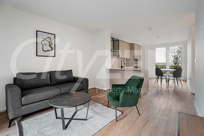 2 Bedroom Flat To Rent In Bowline House, Hemlock Street, London, E14