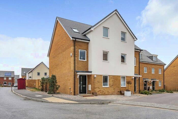 3 Bedroom Semi-Detached House To Rent In Mogridge Drive, Littlemore, OX4