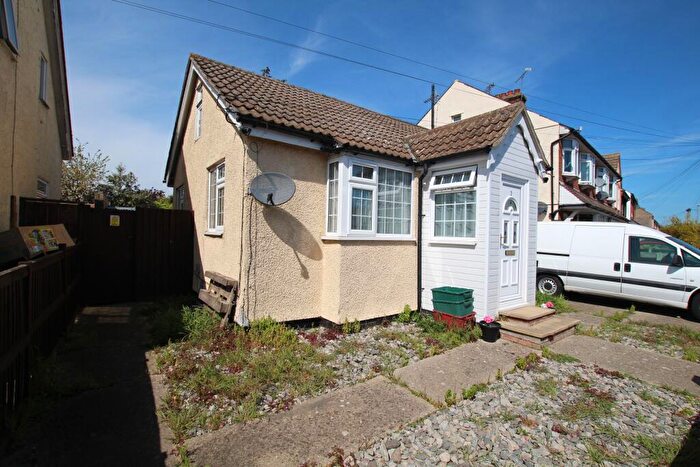 3 Bedroom Bungalow For Sale In Branston Road, Clacton-on-Sea, CO15