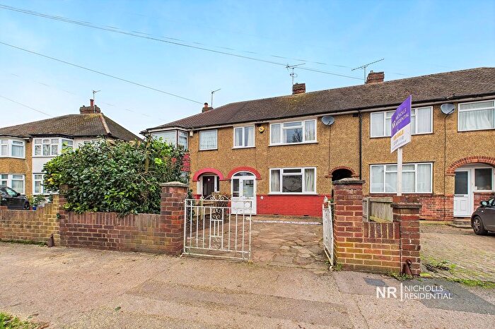 3 Bedroom Property For Sale In Devon Way, Chessington, Surrey., KT9