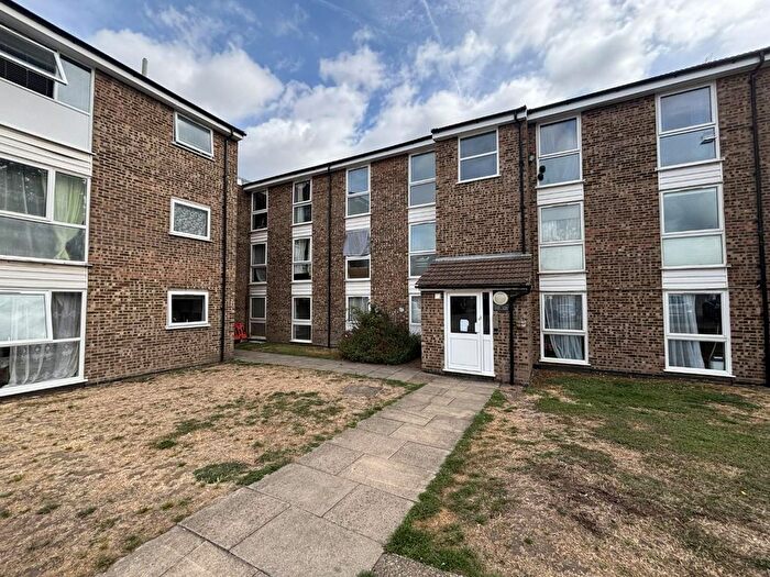 2 Bedroom Flat To Rent In Roedean Avenue, EN3