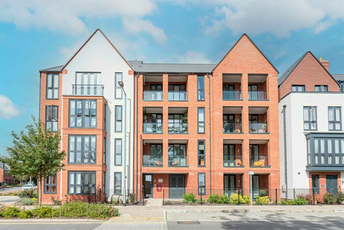 2 Bedroom Apartment To Rent In Field Court, Wokingham, RG40