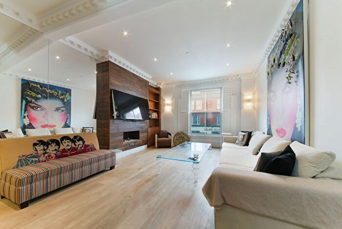 3 Bedroom Maisonette To Rent In Kings Road, SW3