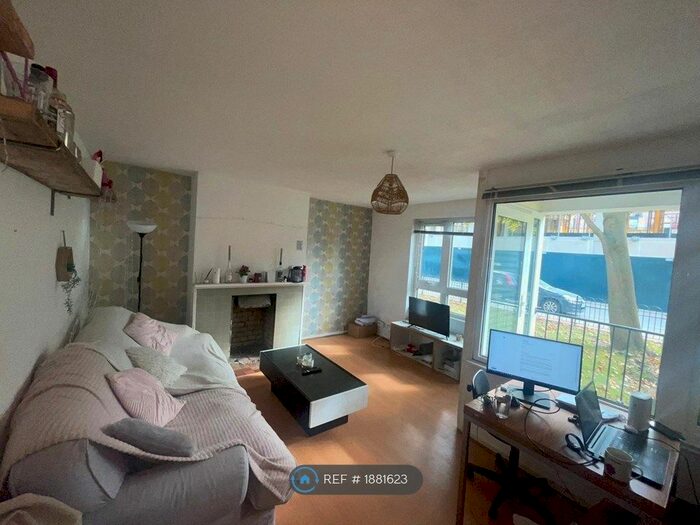 3 Bedroom Maisonette To Rent In Clarence Crescent, London, SW4