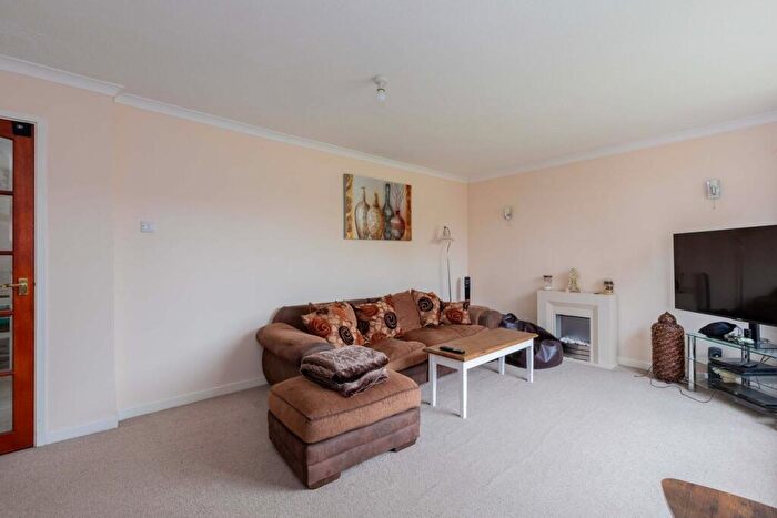 3 Bedroom Link Detached House For Sale In Cadwell Drive, Maidenhead, SL6