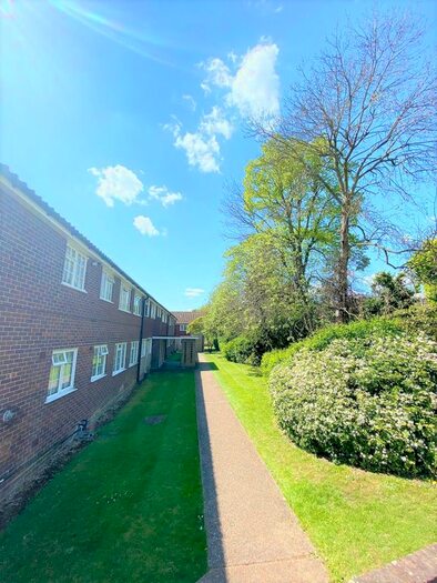 2 Bedroom Flat To Rent In Copley Road, Stanmore, HA7