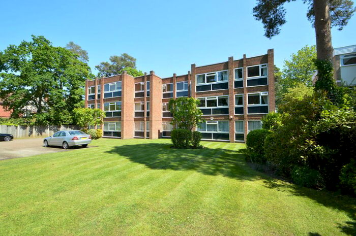 2 Bedroom Flat To Rent In Willerton Lodge, Bridgewater Road, Weybridge, KT13